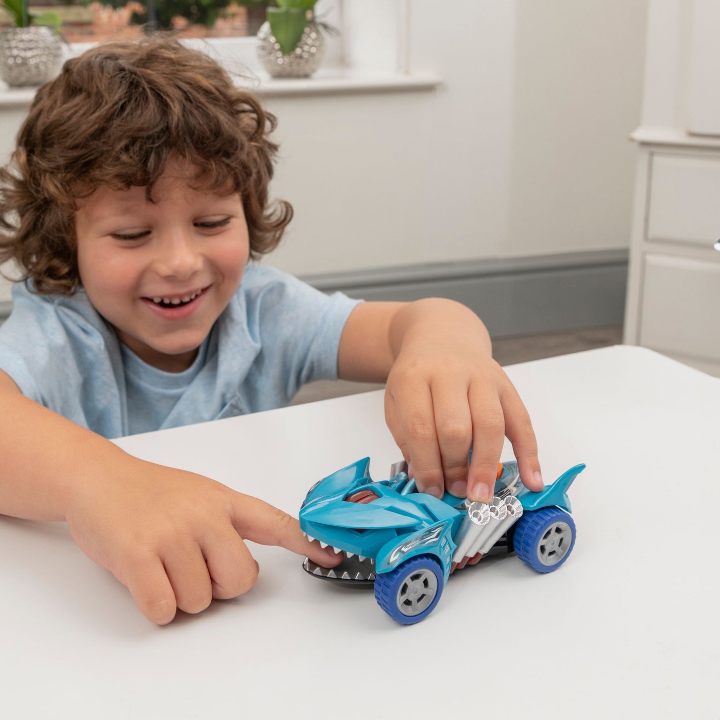 Teamsterz Mighty Machine Shark Car With Light And Sound, 12,5 Cm