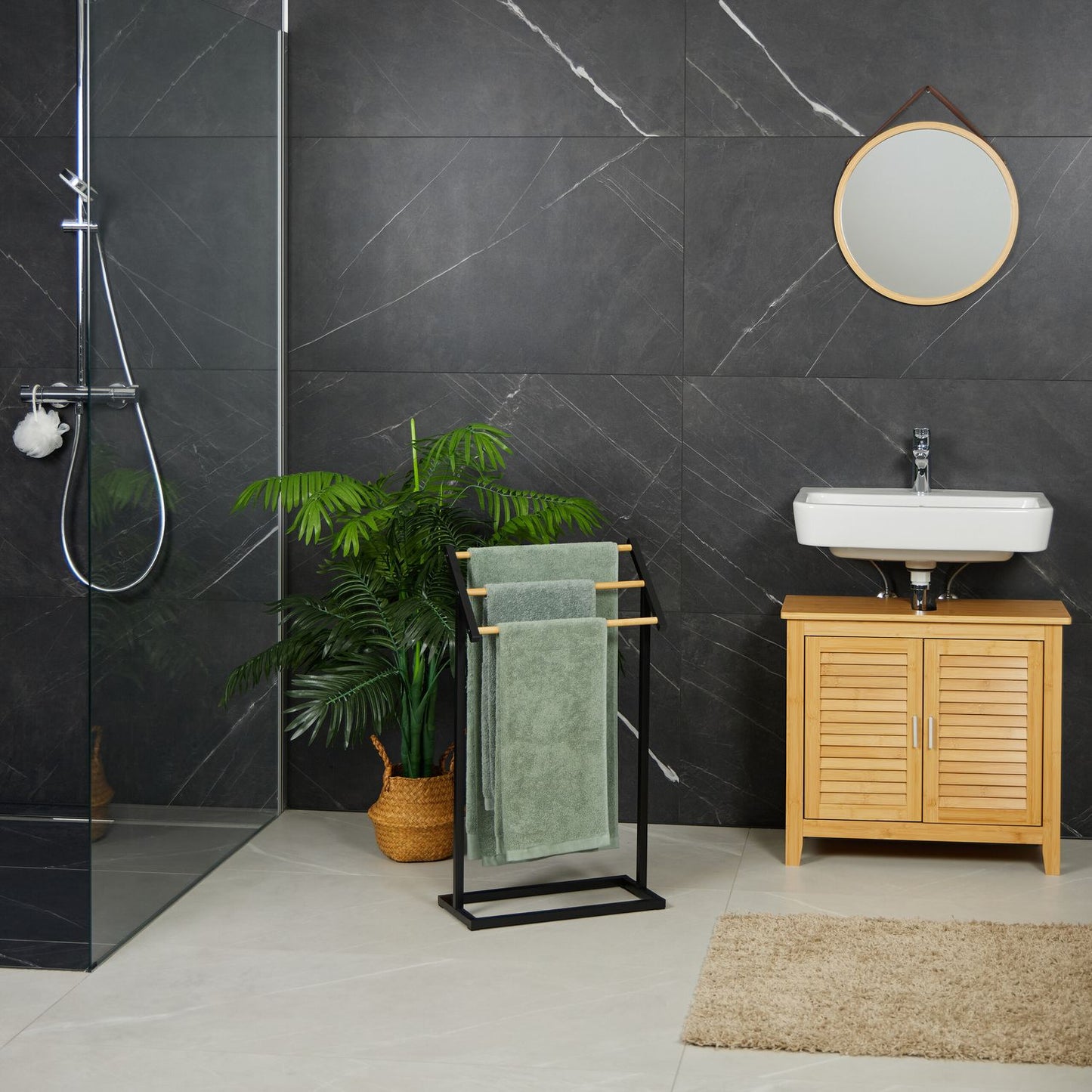 Towel rack with 3 rails