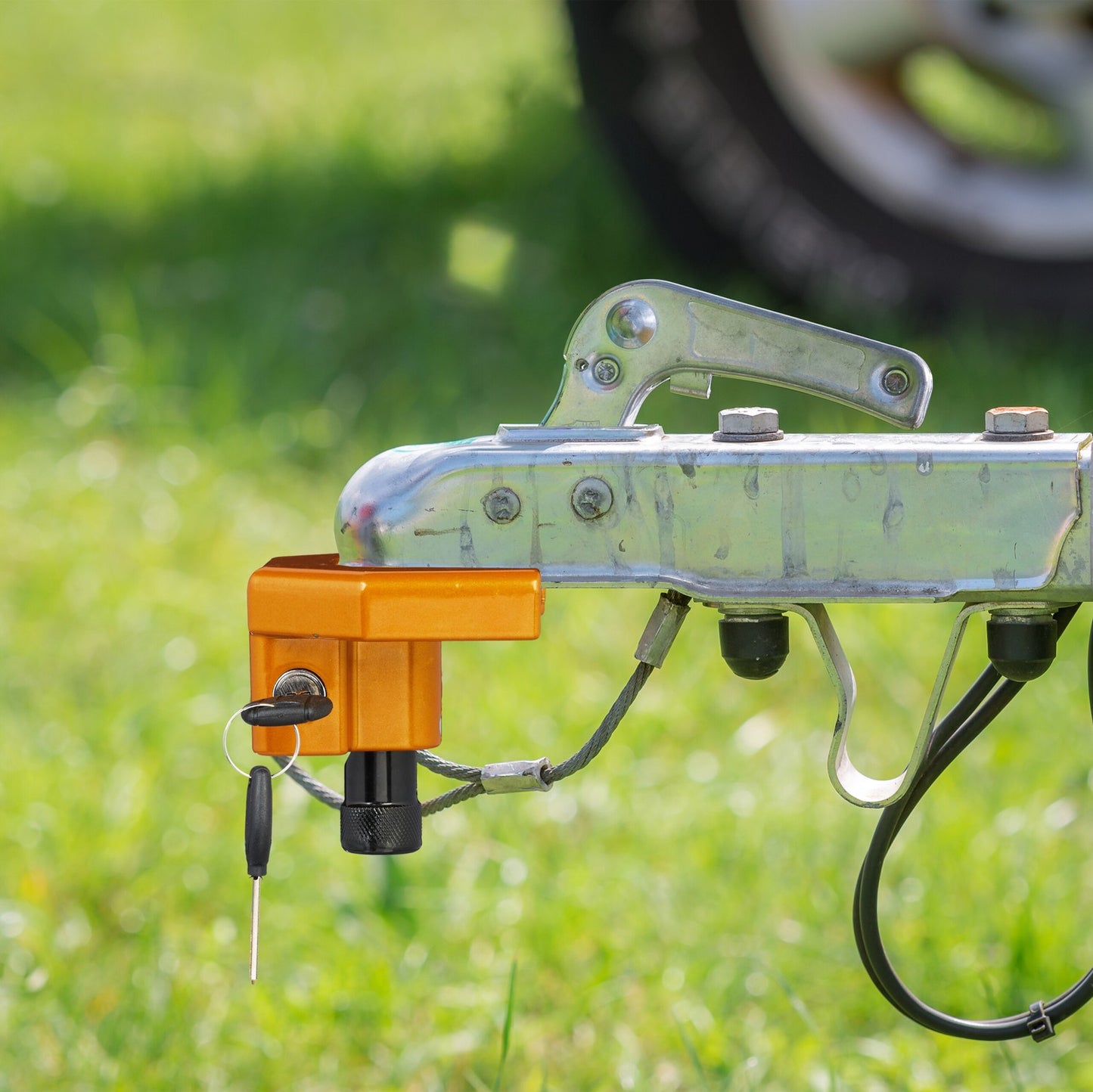 Trailer lock for passenger car