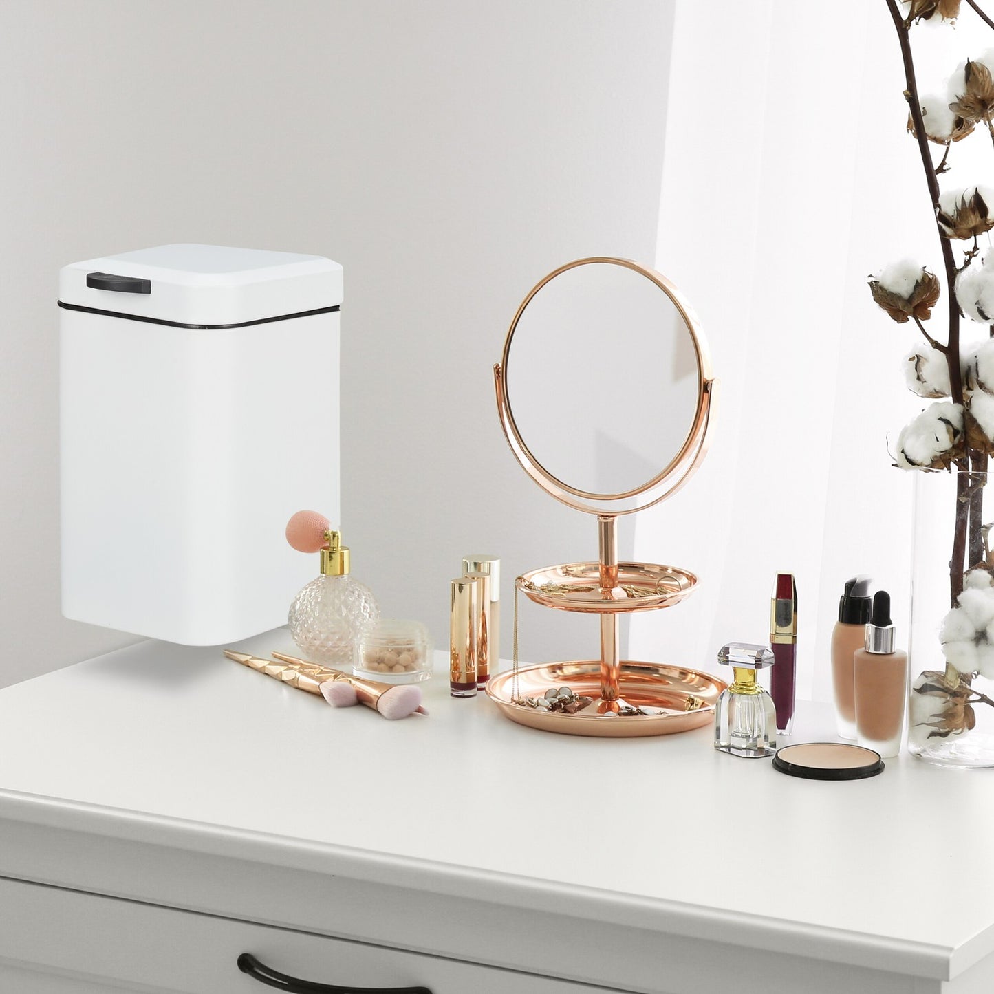 Wall-mounted cosmetics container 6 liters