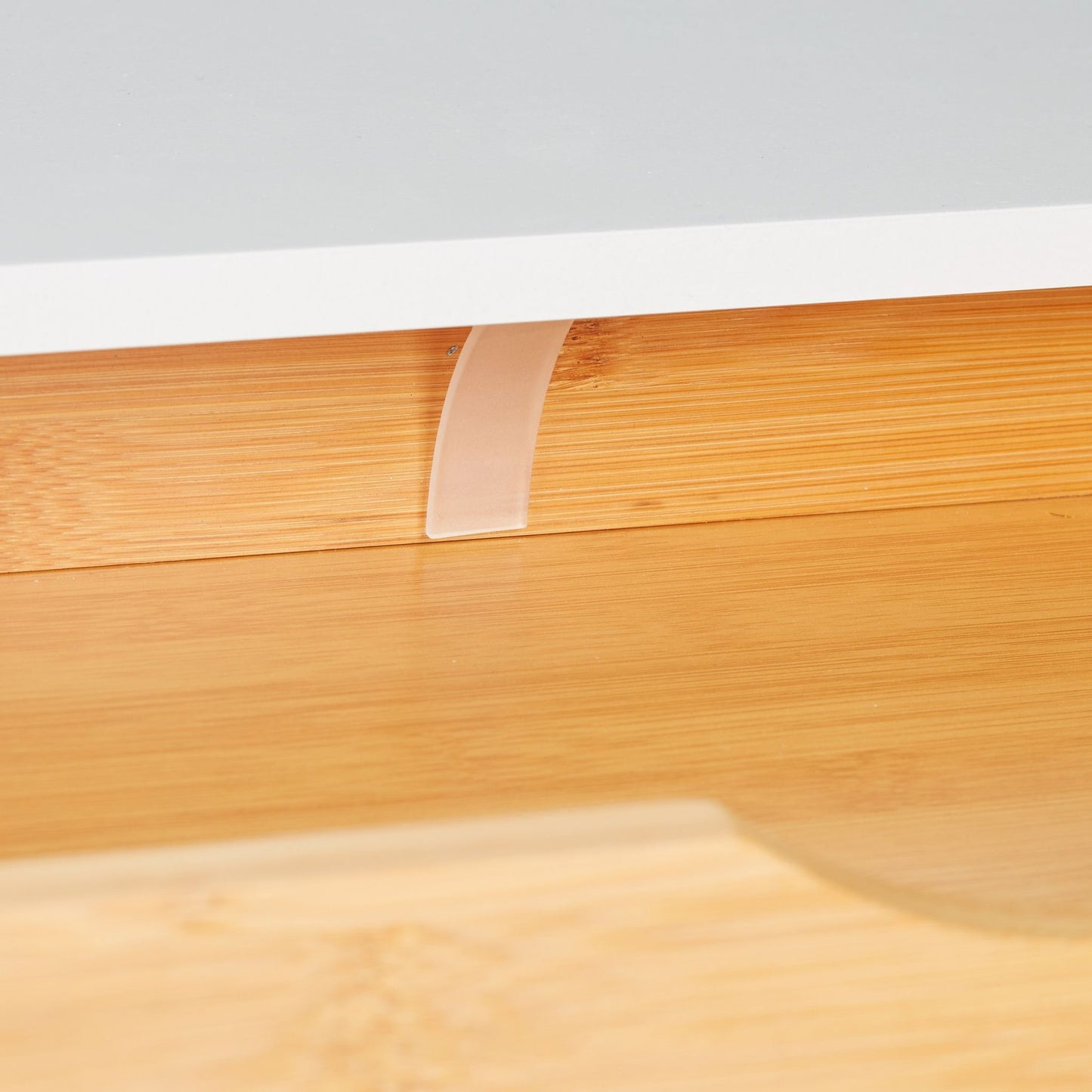 Wall shelf with drawer