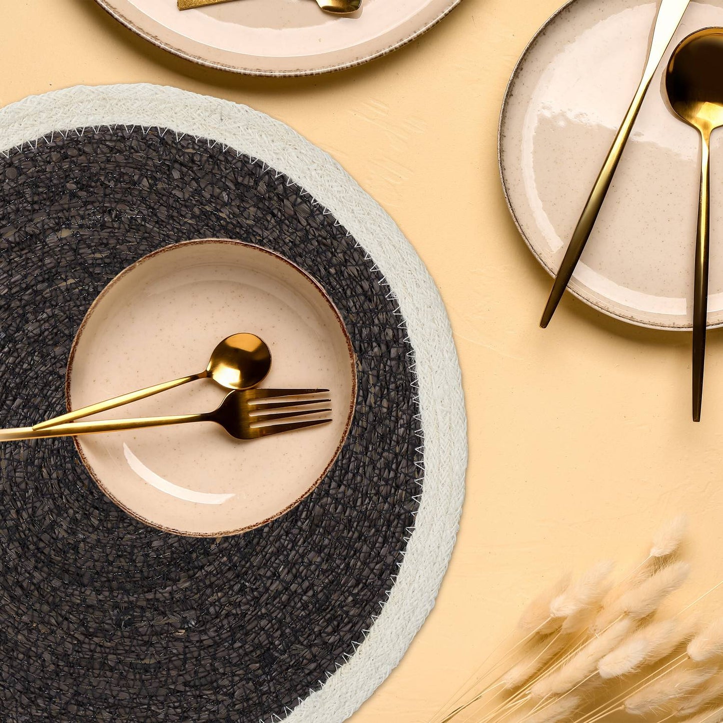 table set in 4 parts made of seaweed