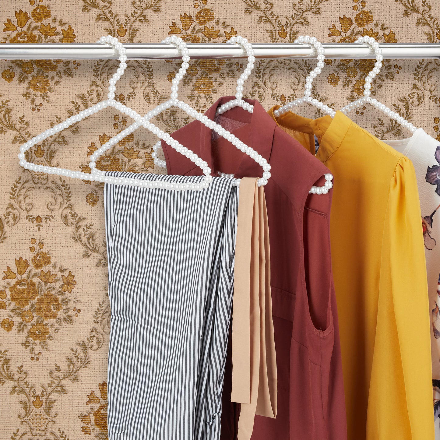 10x Set Perle Coat Hangers