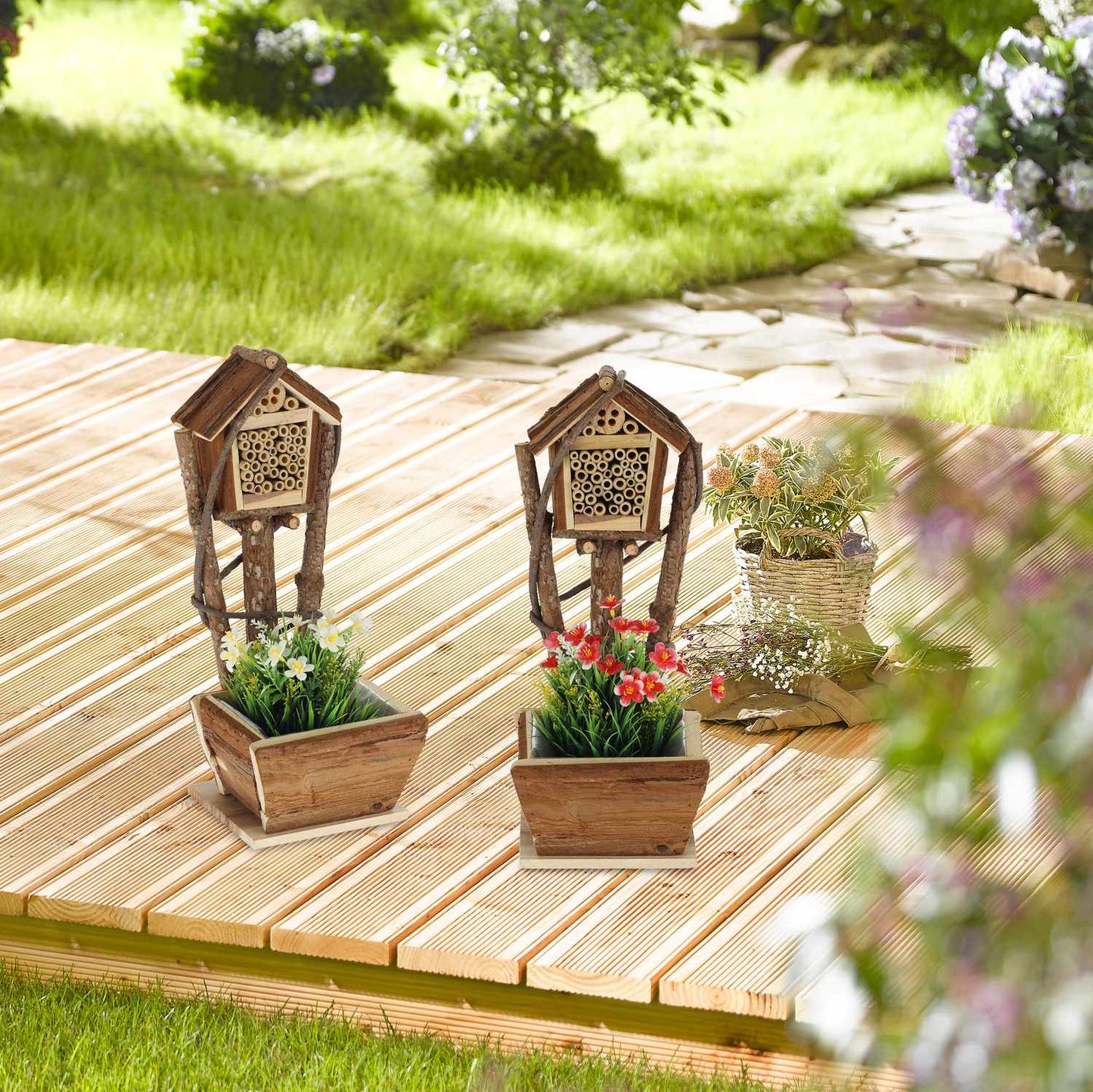 2 beehives with built-in flower box
