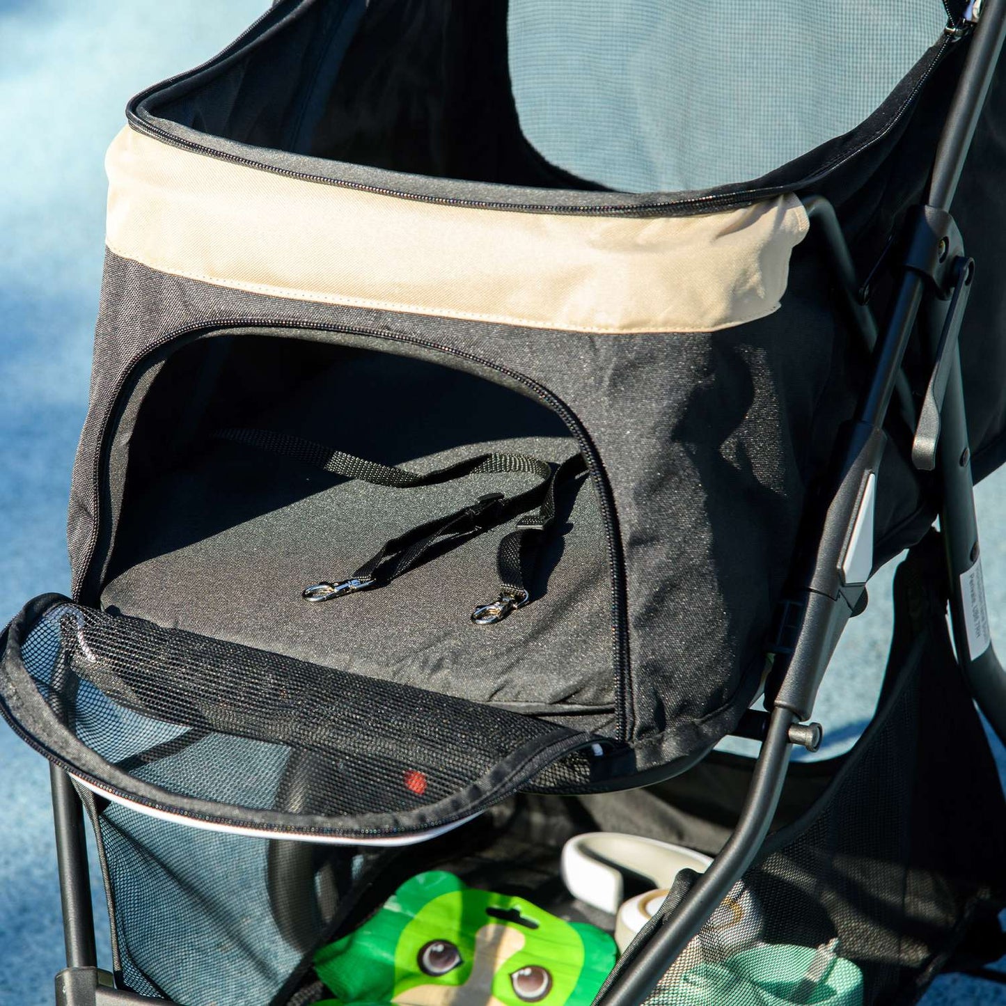 Collapsible 2-in-1 pet stroller with rain cover for cats and dogs up to 10 kg