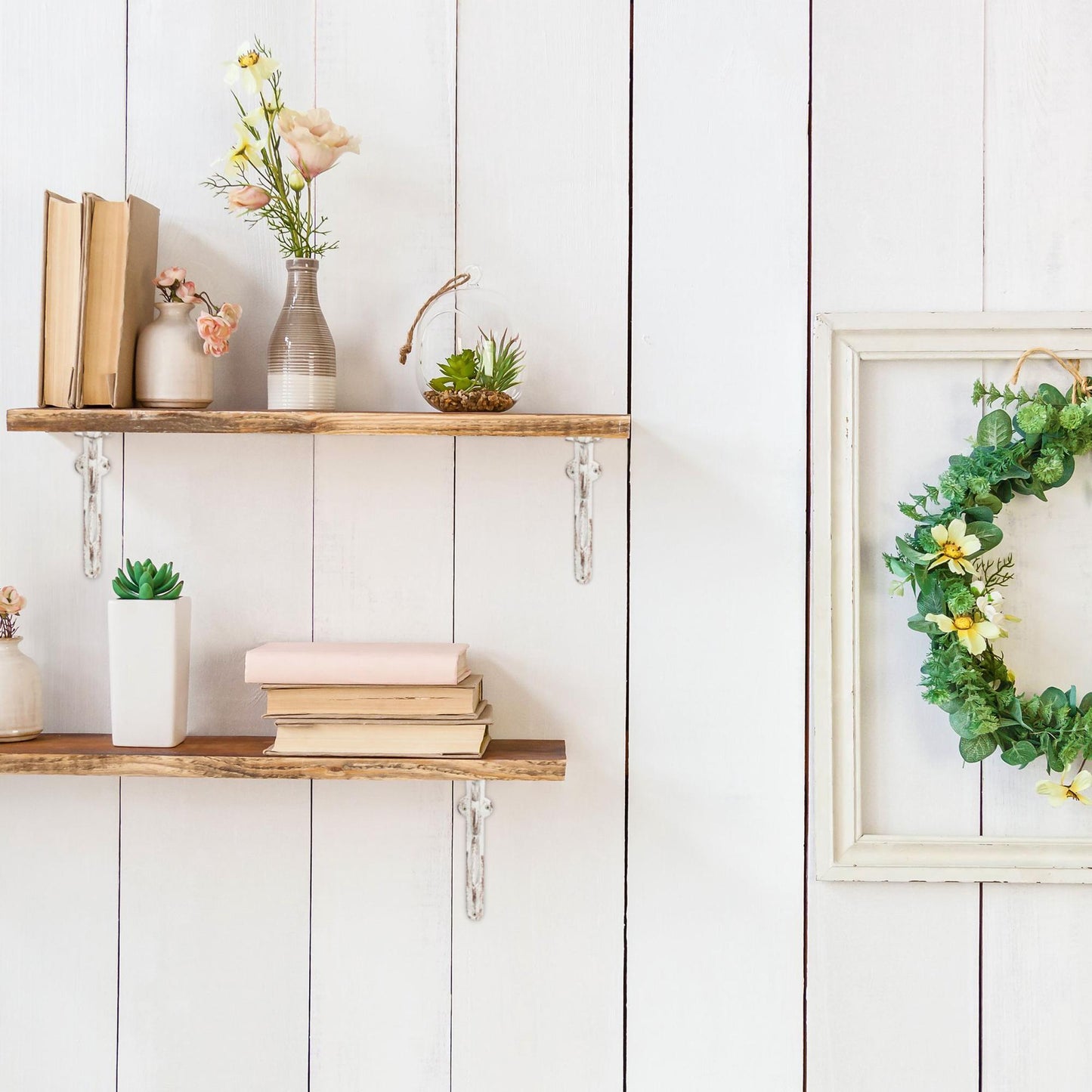 2x shelf bracket with French lily cast iron