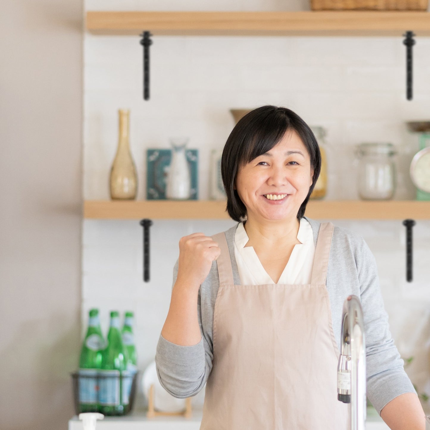 2x shelf bracket with French lily cast iron