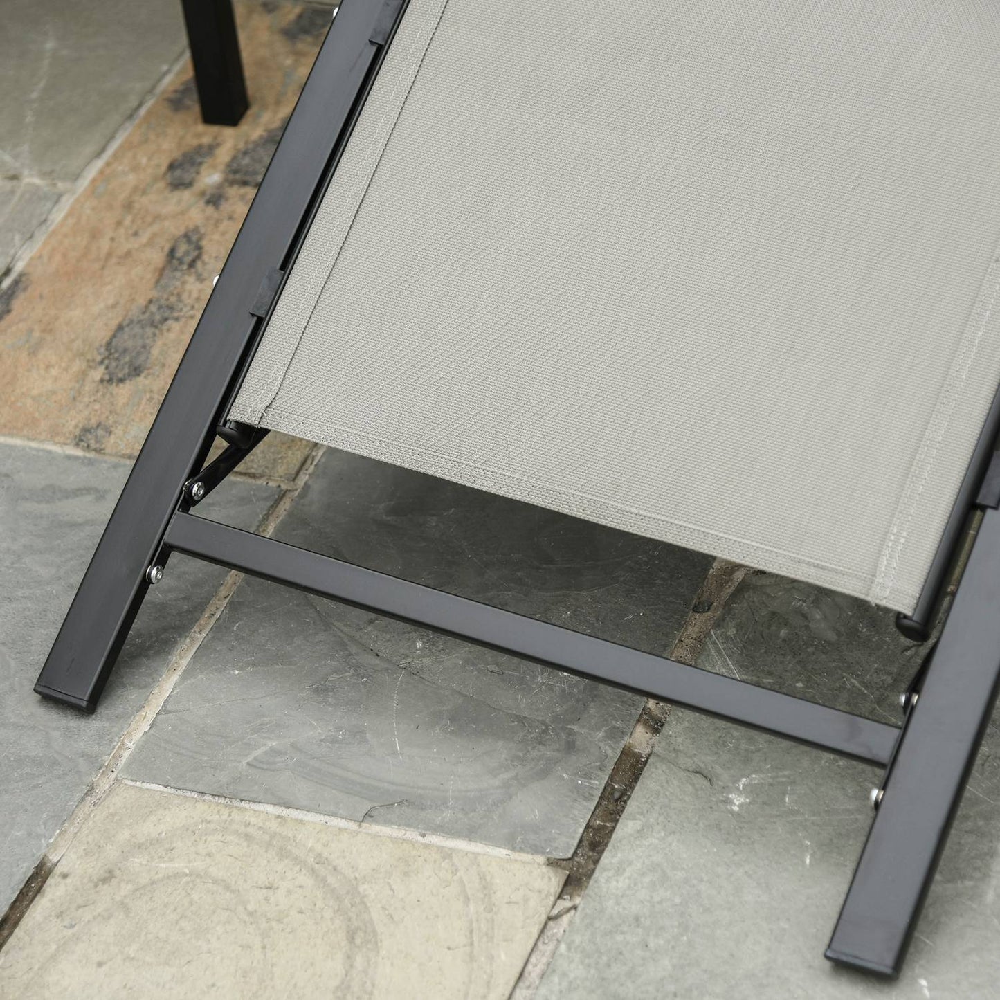 Garden chair in metal mesh - 2 sun loungers, 1 table, gray