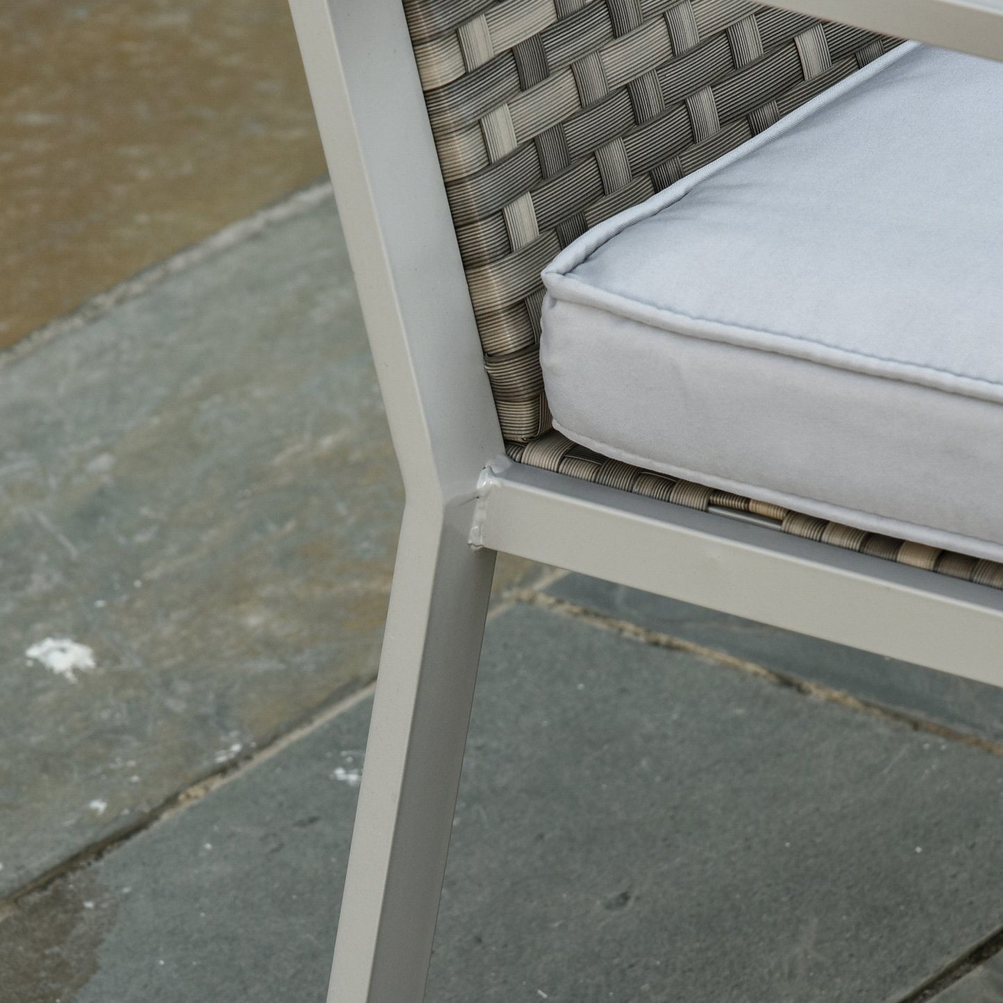 Patio in 4 parts, sofa and cushions, steel and rattan