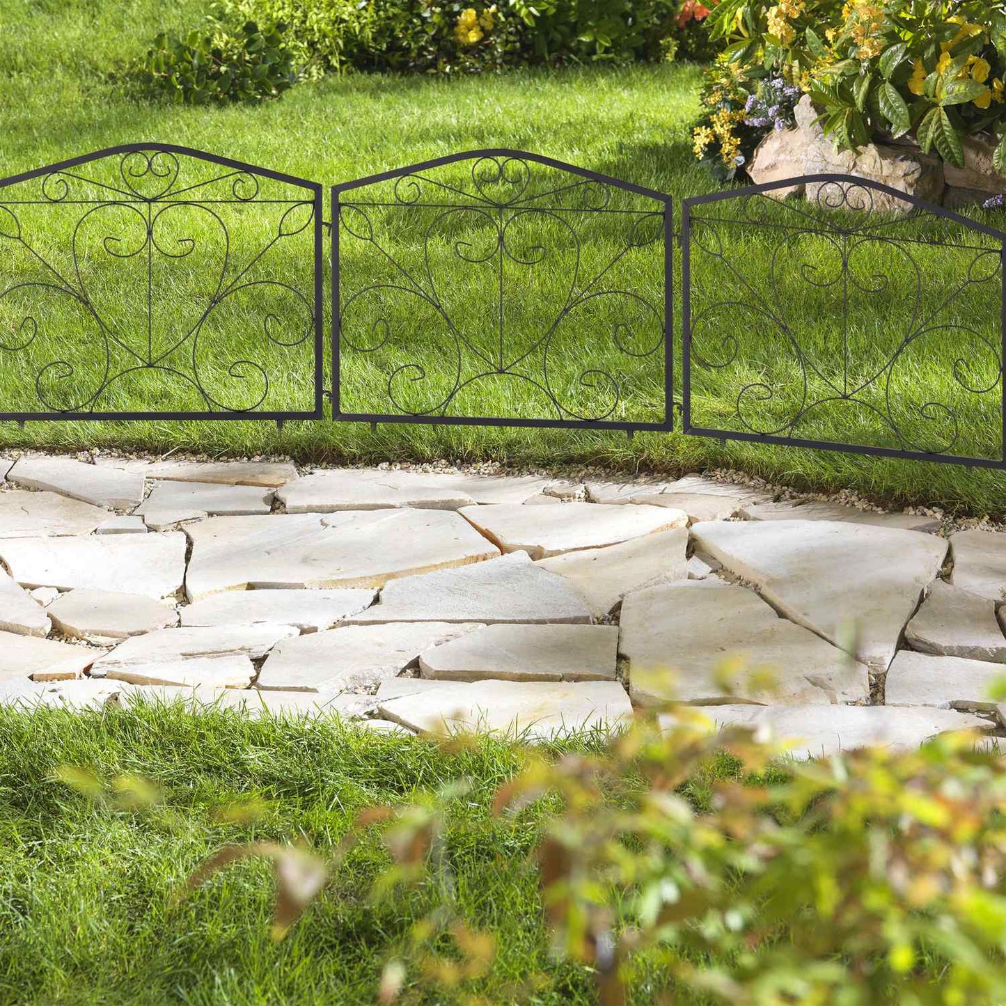 4-part flower bed fence in metal