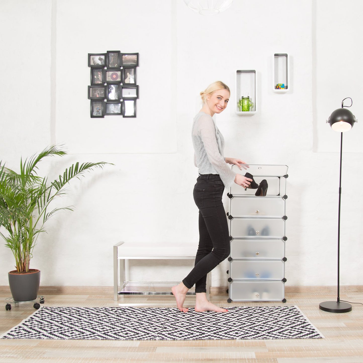 Shoe cabinet with 6 compartments