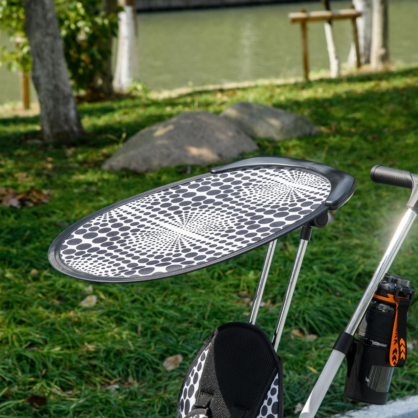 Tricycle for children with sun protection and adjustable seat