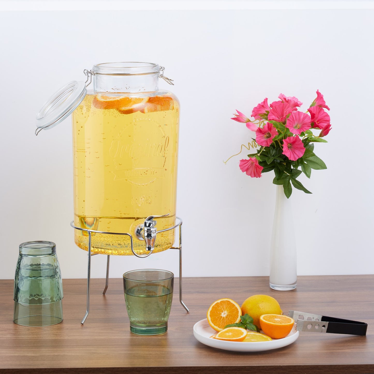 8 L beverage dispenser with stand