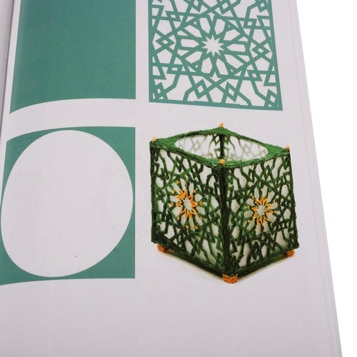 A book with templates for the Maaleo 22734 3D pen