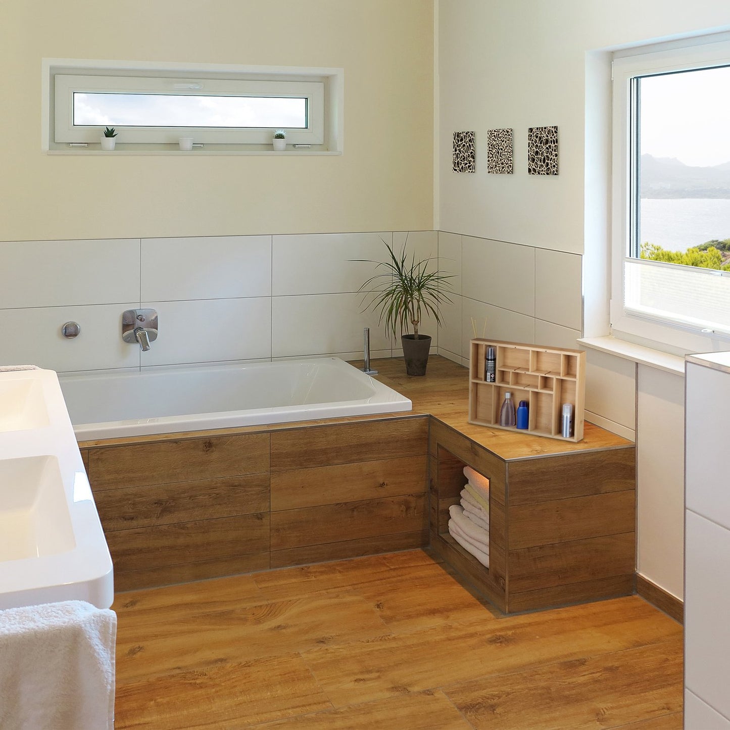 Adjustable bamboo drawer insert