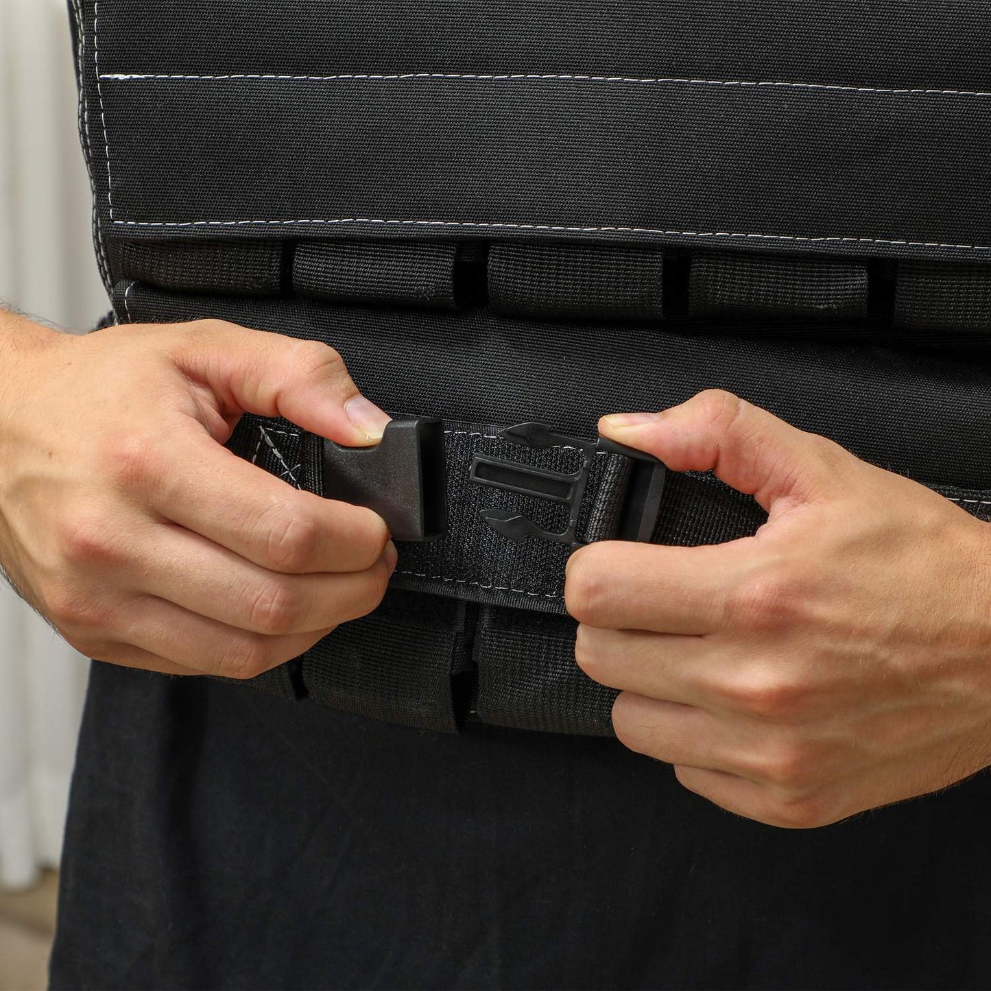 Adjustable 20 kg weight vest with reflective strips for fitness