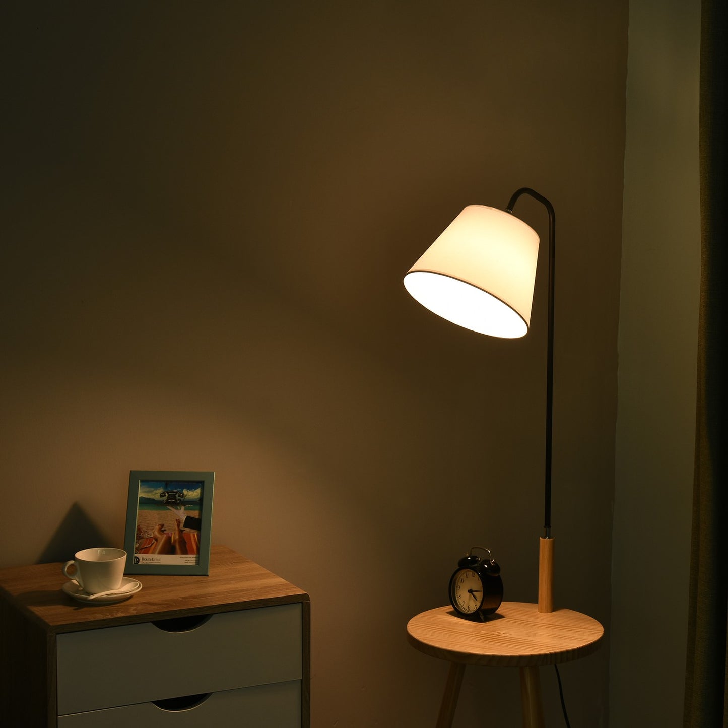 Scandinavian floor lamp with wooden table - White, 42x144Cm