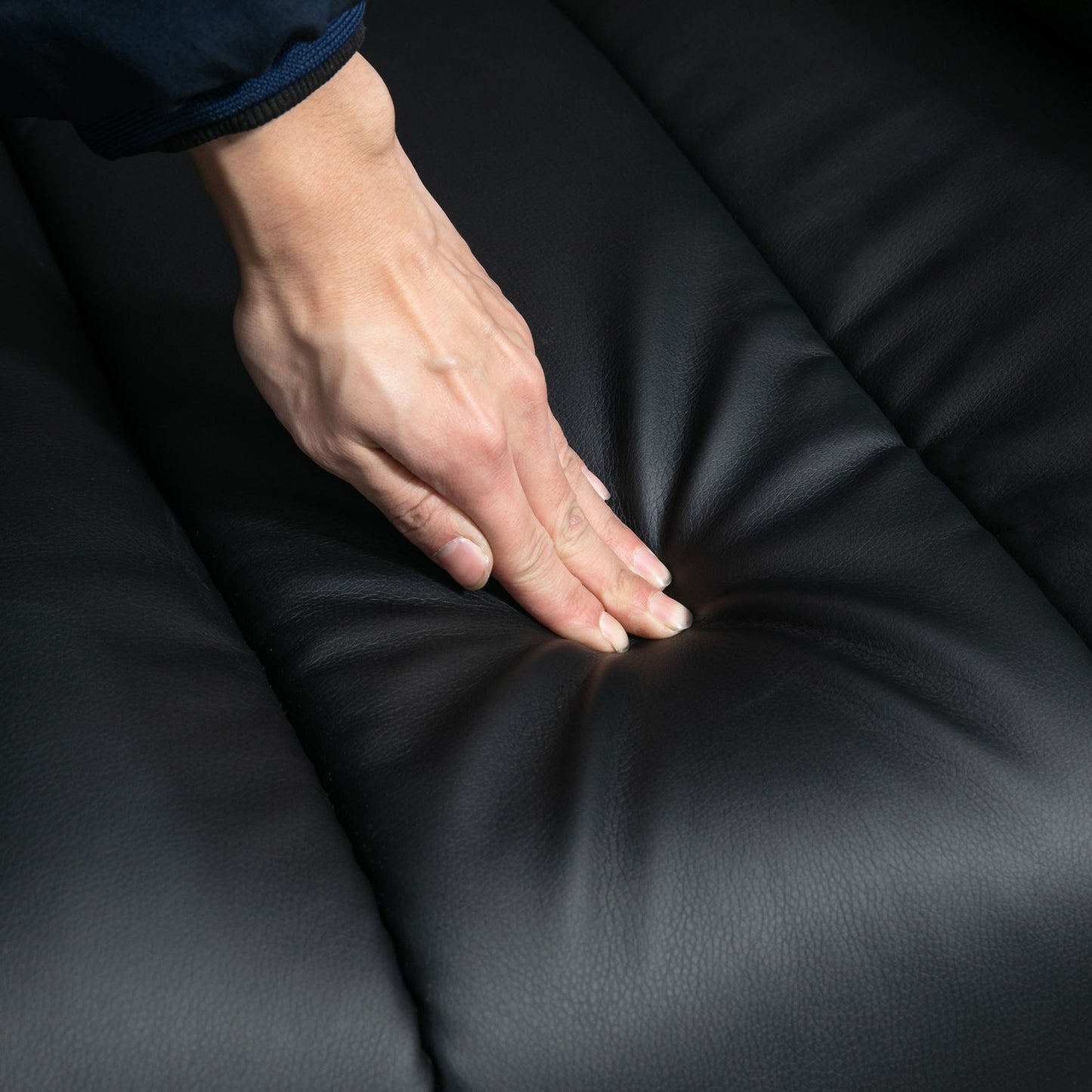 Electric recliner in faux leather with stand-up aid