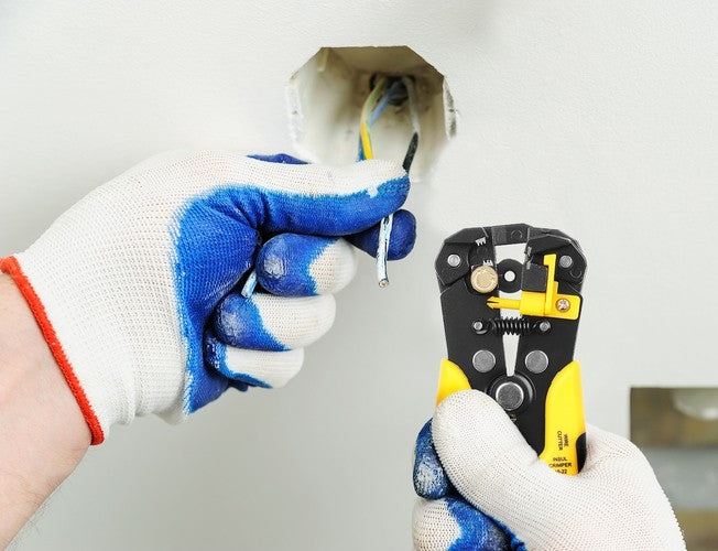 Automatic insulation stripper