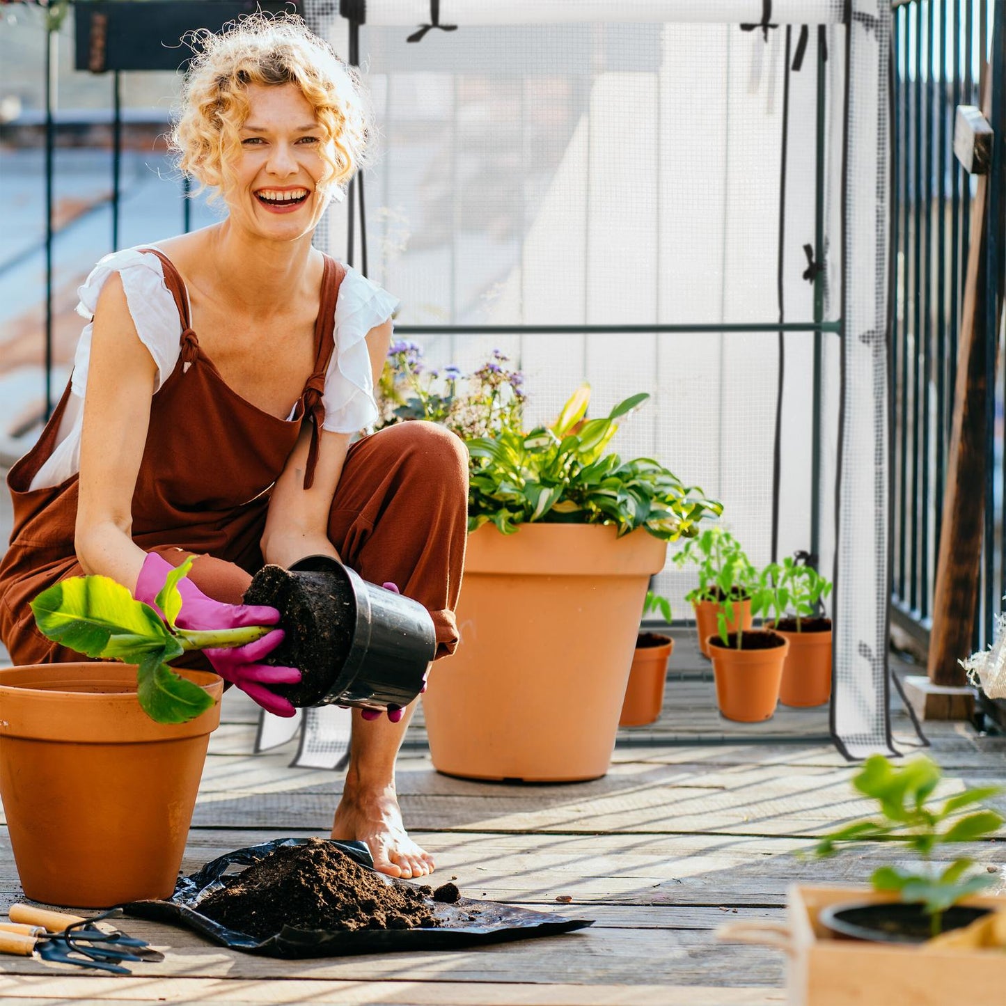 Balcony greenhouse with 4 shelves