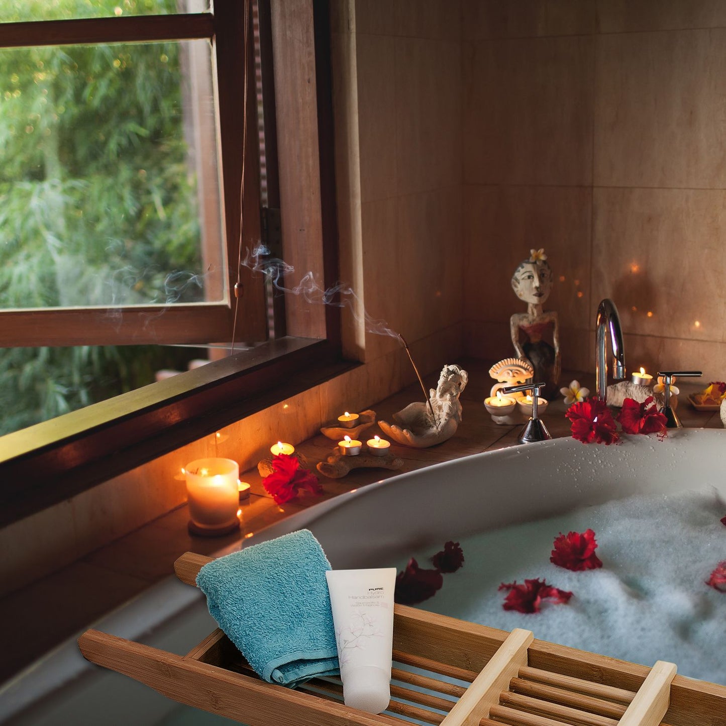 Bamboo bathtub shelf with soap dish