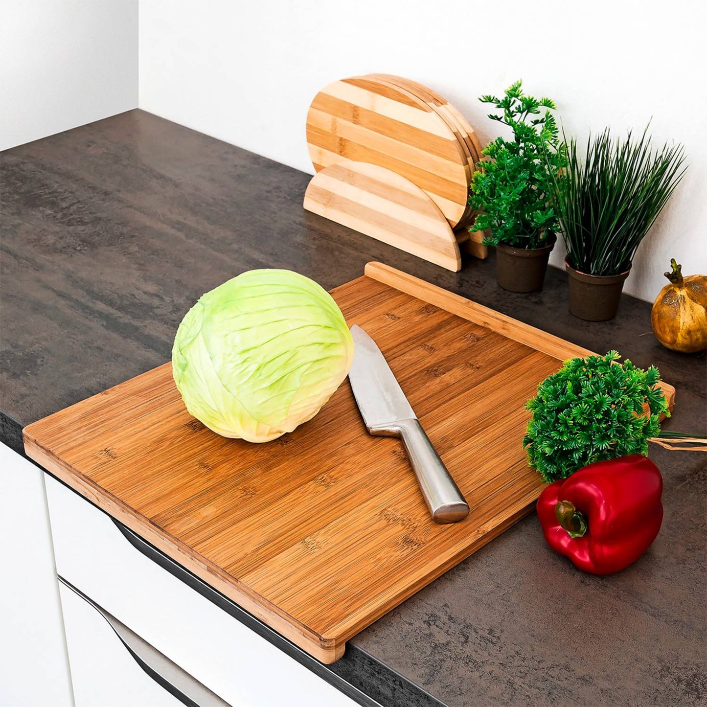 Bamboo cutting board with stop edge