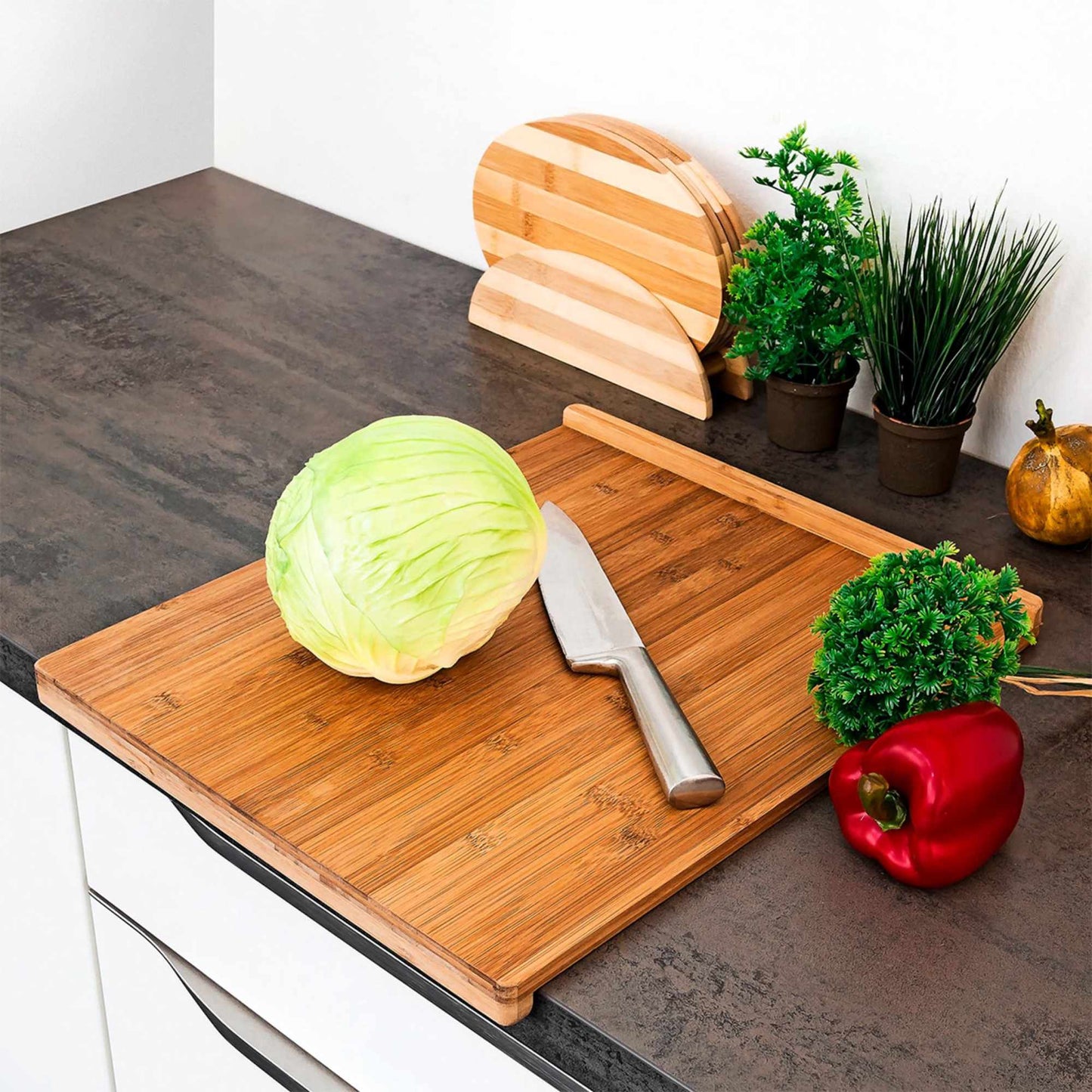 Bamboo cutting board with stop edge