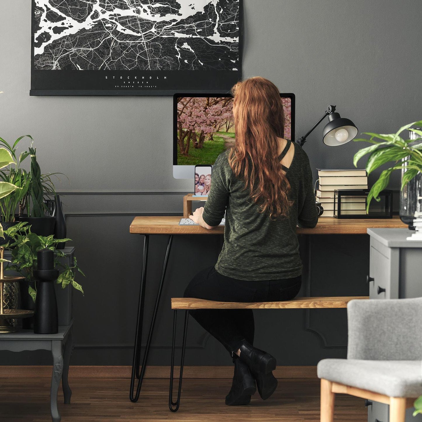 Bamboo screen stand