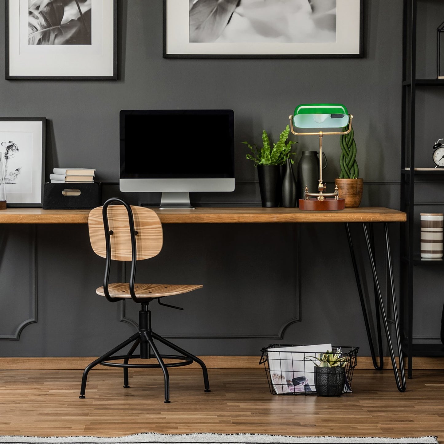 Banker lamp with green screen