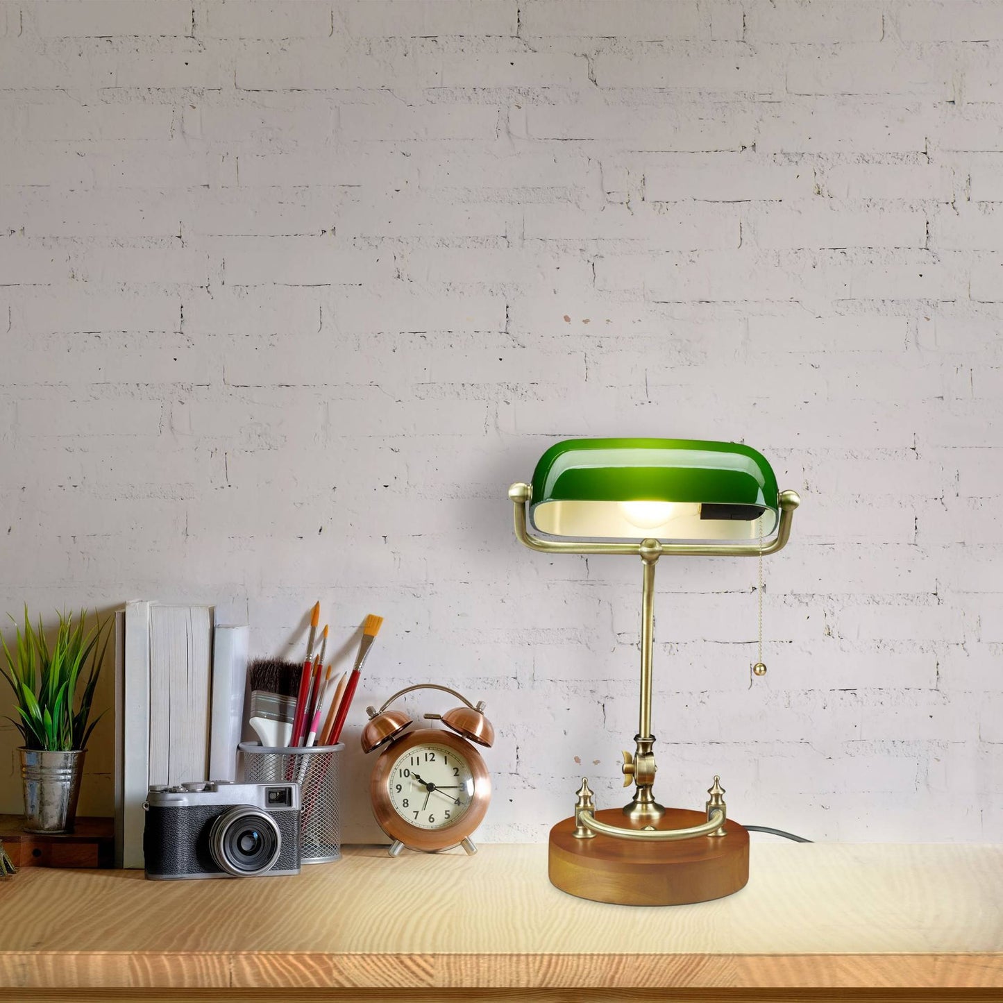 Banker lamp with pull switch