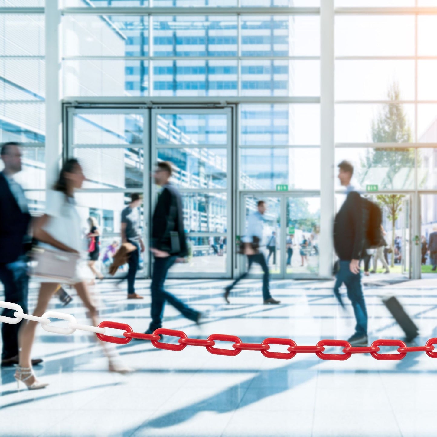 Barrier chain in red and white