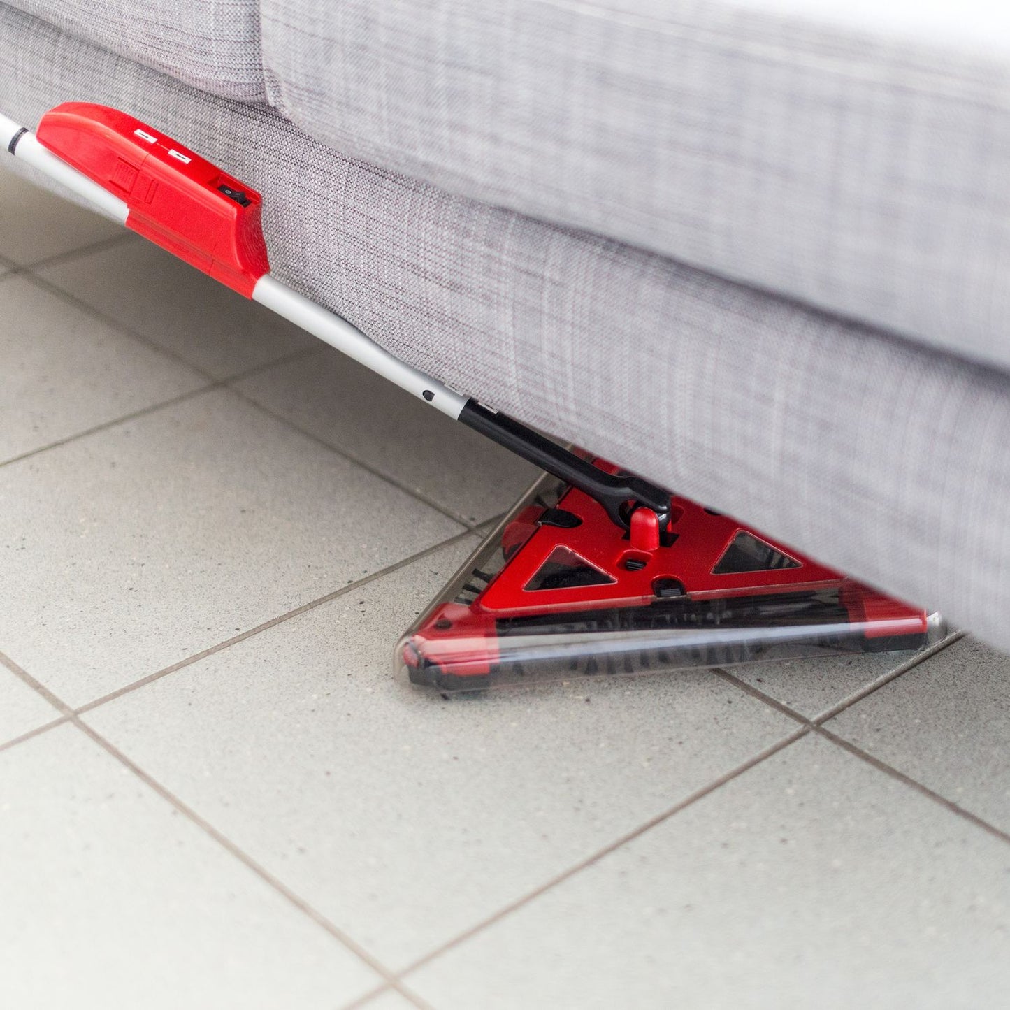 Battery-powered broom without bag