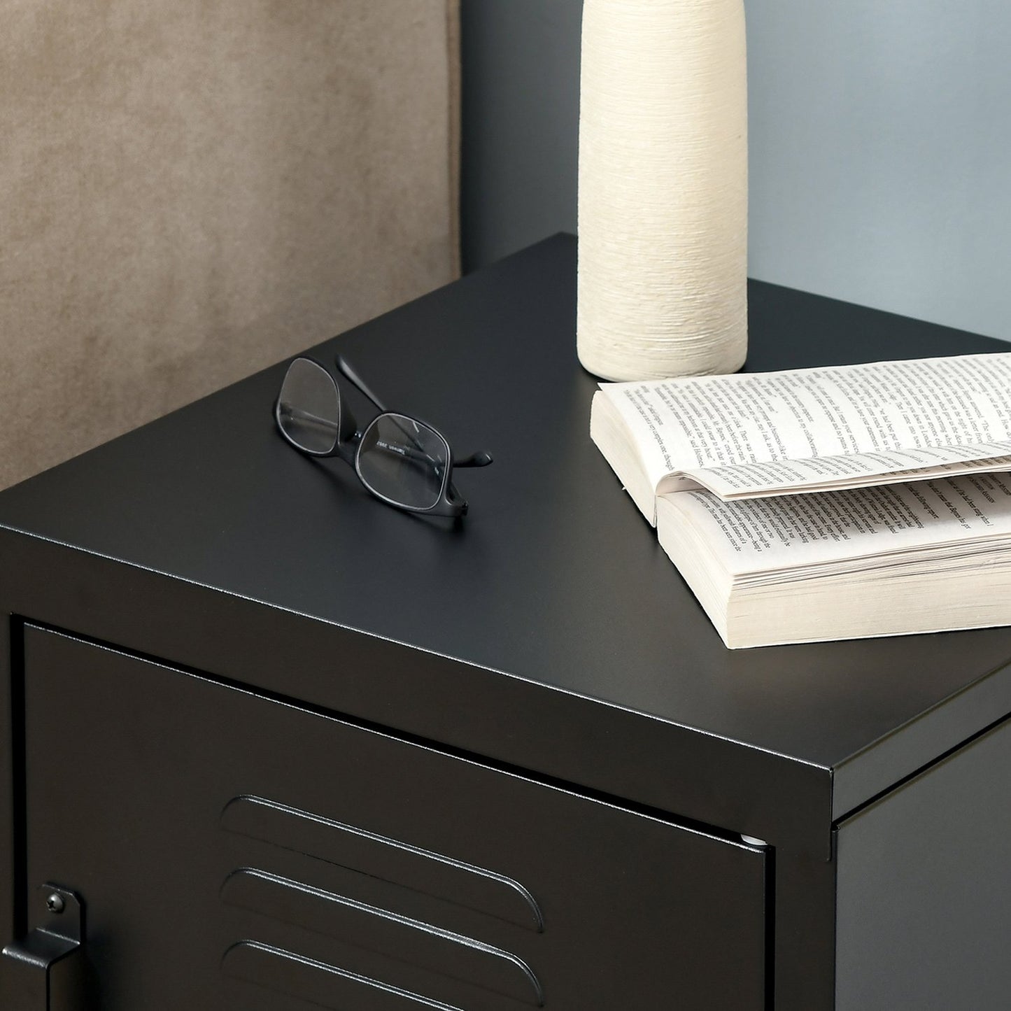 Bedside table in black metal with adjustable shelf 50x40x47.5 cm