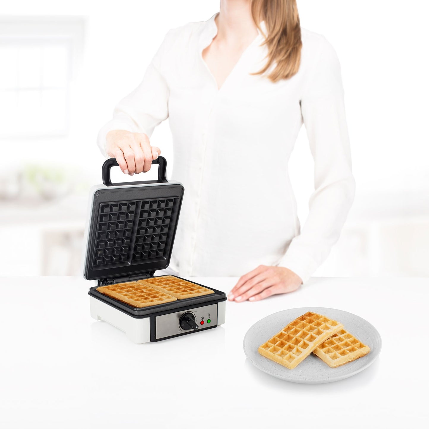 Belgian Waffle Iron with Adjustable Thermostat