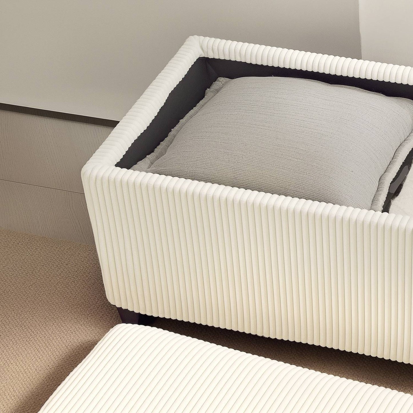 Beige upholstered storage bench, steel legs, 112 x 42 x 40 cm