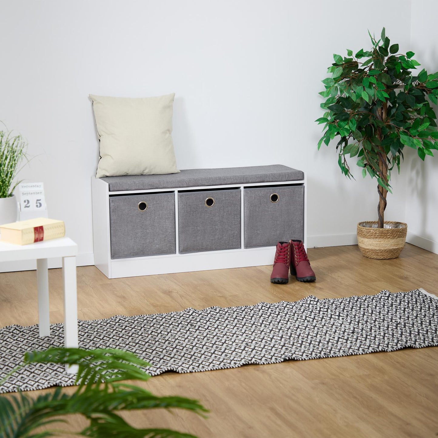 Bench with upholstery and 3 compartments
