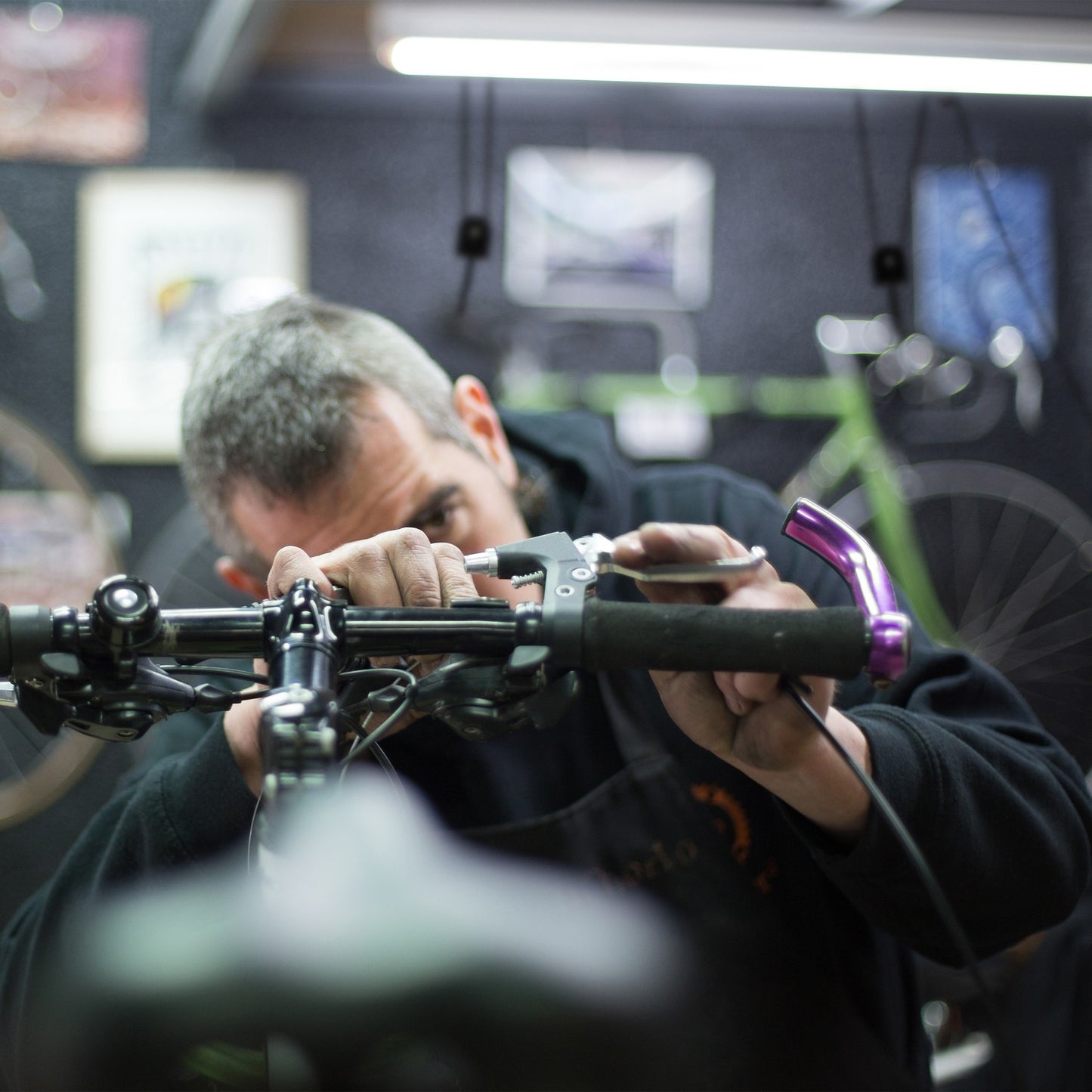 Bicycle lift for the roof