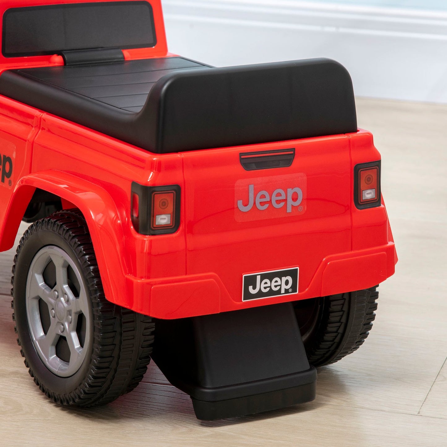 Ride-on car for children with horn, lights and storage