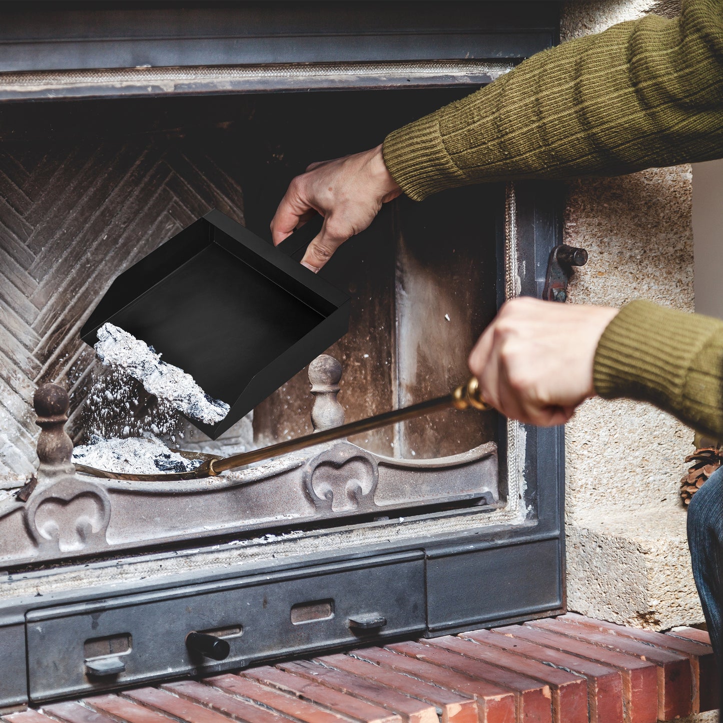 Black Narrow Ash Bucket with a Shovel