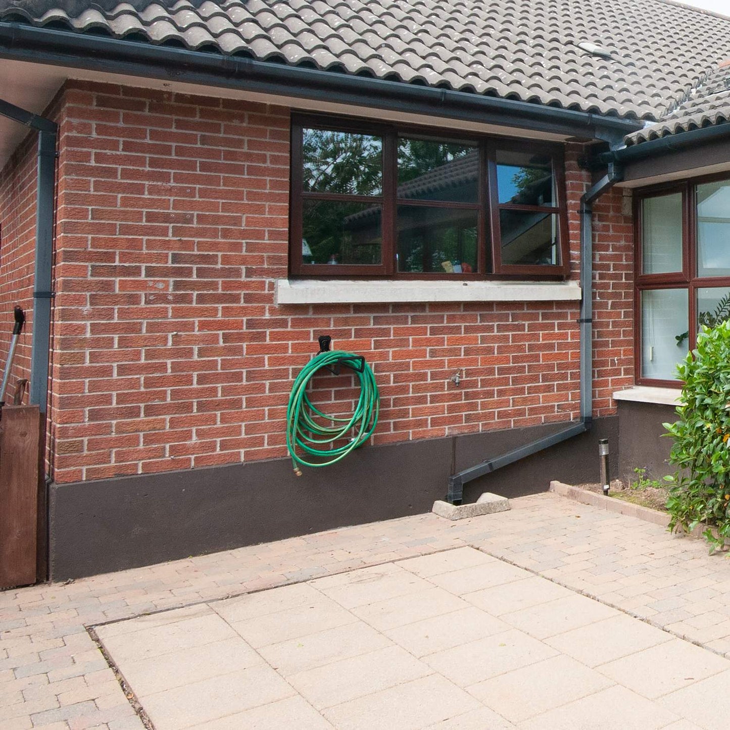 Black Steel Wall-Mounted Garden Hose Holder