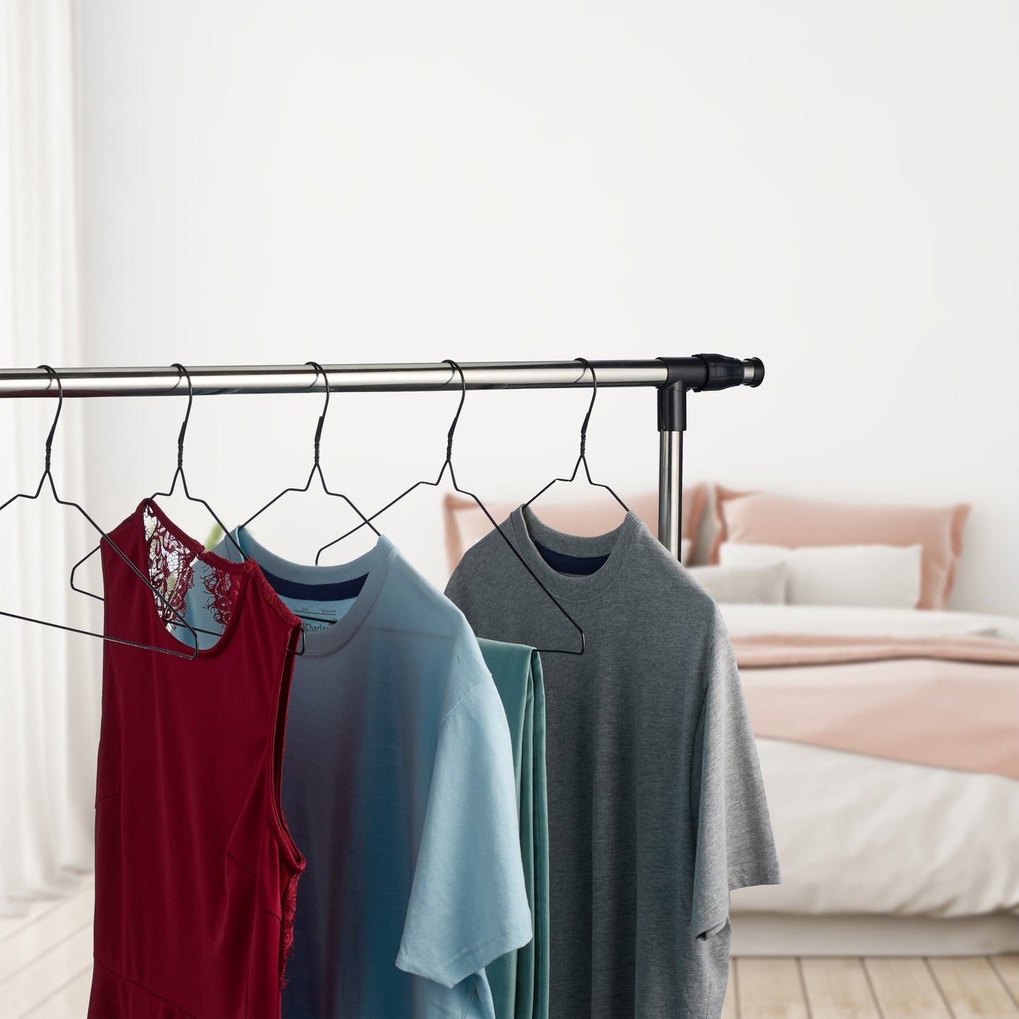 Black clothes hangers 48-pack