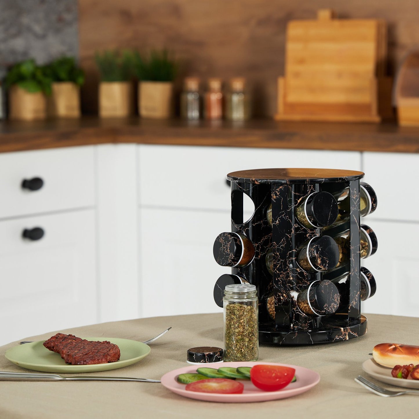 Black spice carousel in marble design