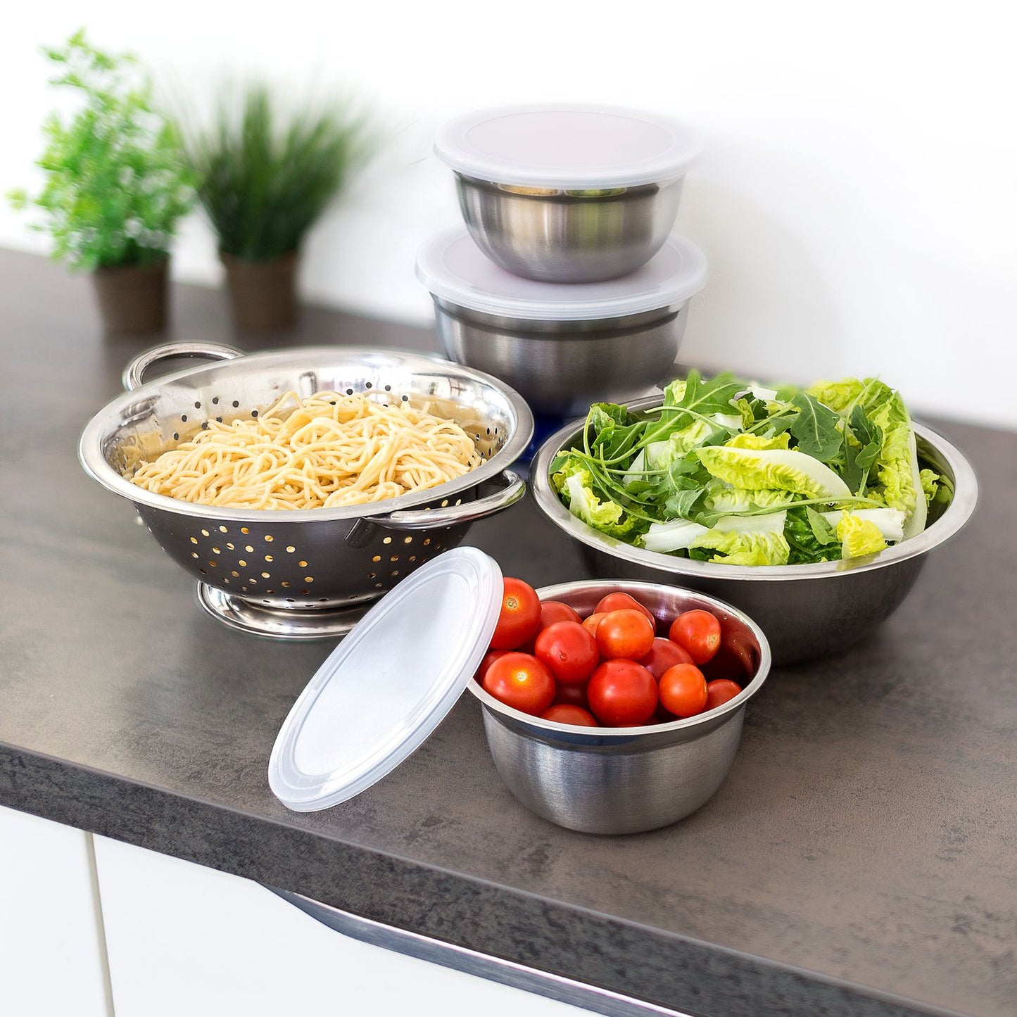 Bowl set in stainless steel