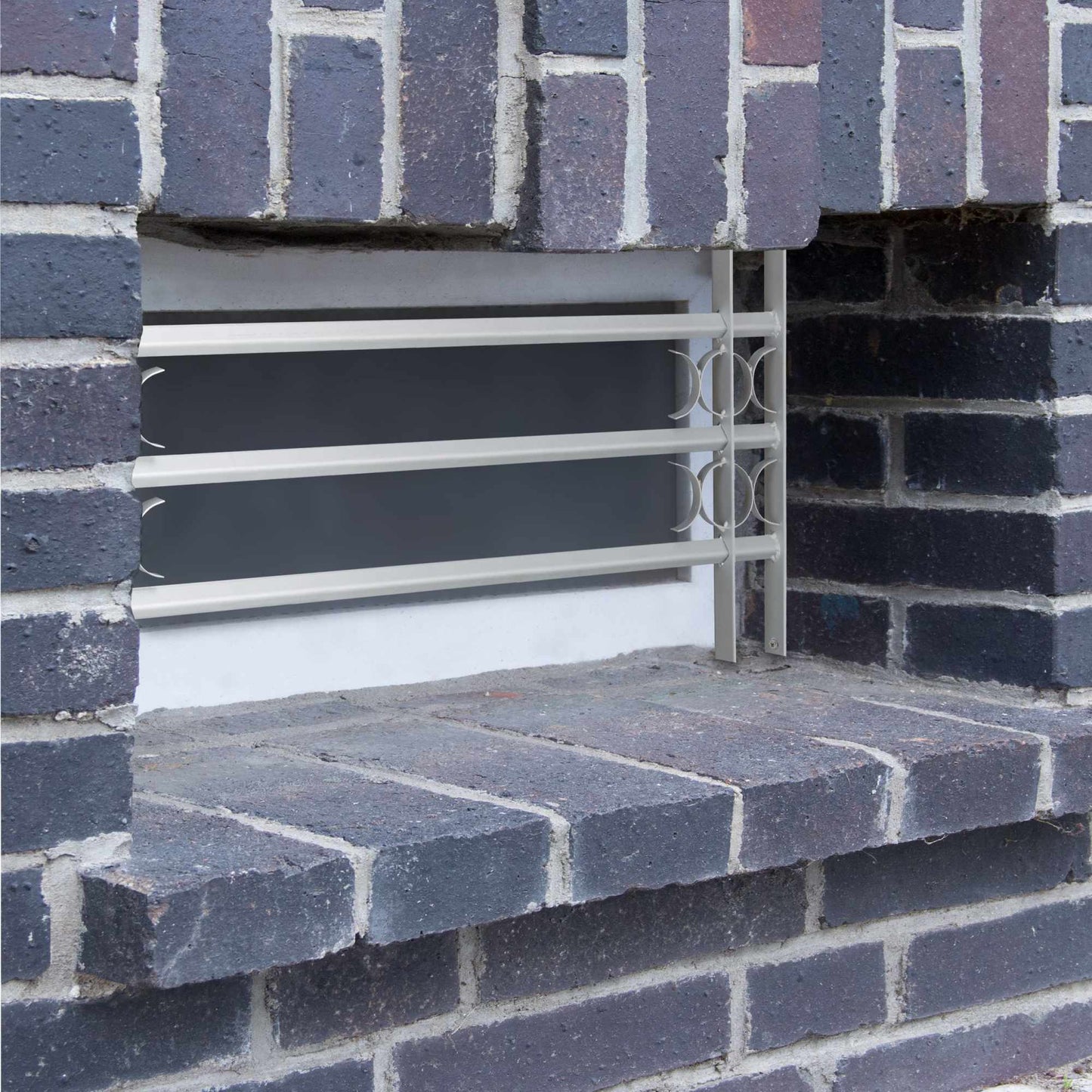 Burglary protection with extendable window grill