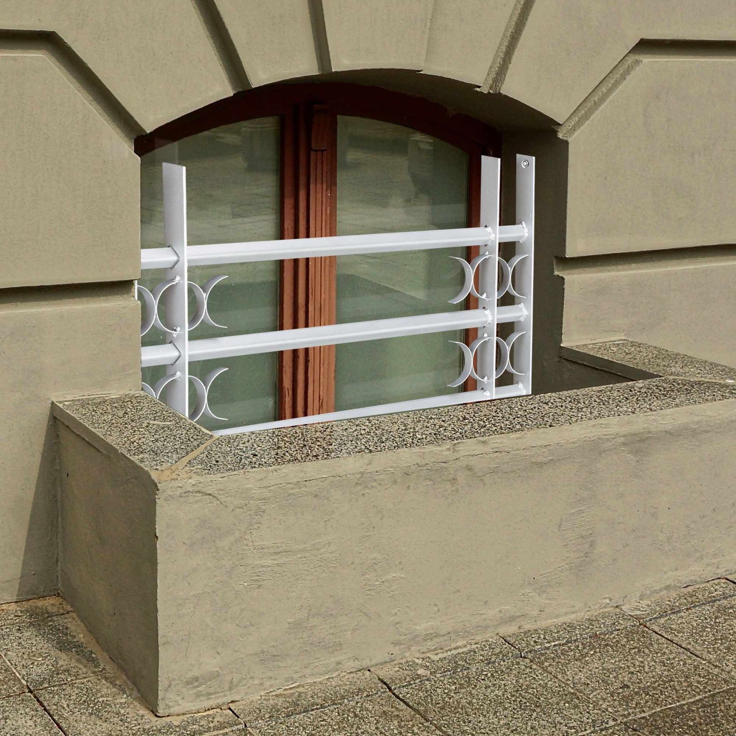 Burglary protection with extendable window grill