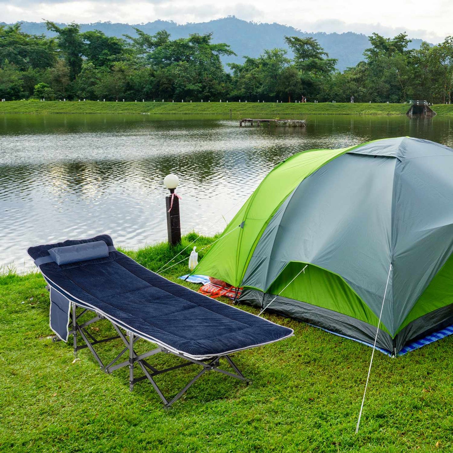 Folding camping bed with pillow and pocket, 150 kg capacity