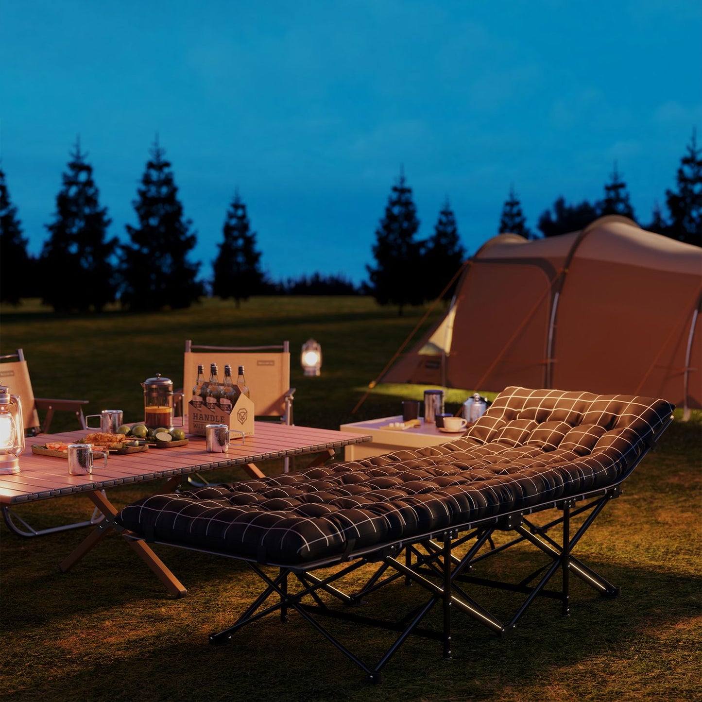 Folding camping bed with side pocket - non-slip, 150 kg capacity