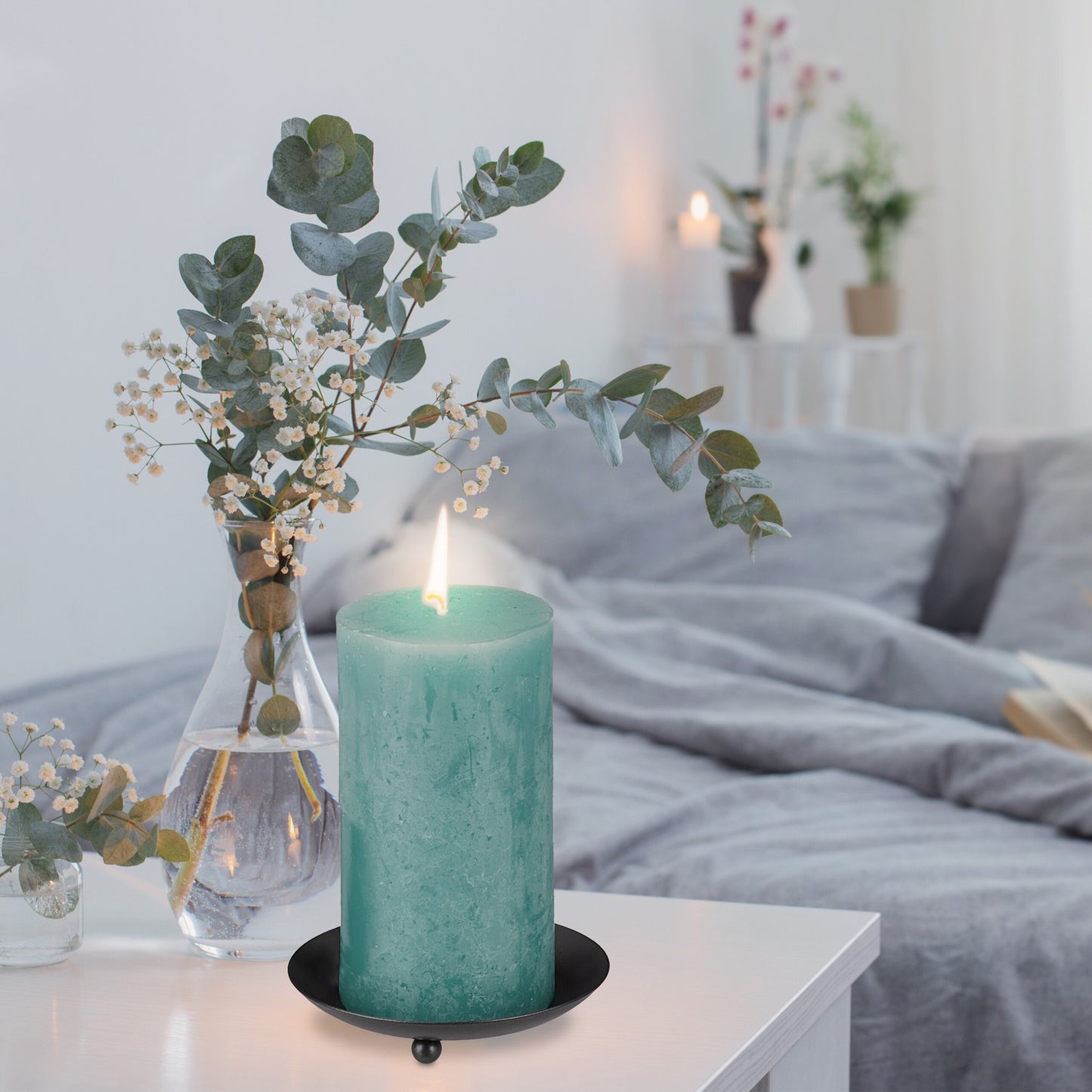 Candlesticks with pillar candles, 4 pcs