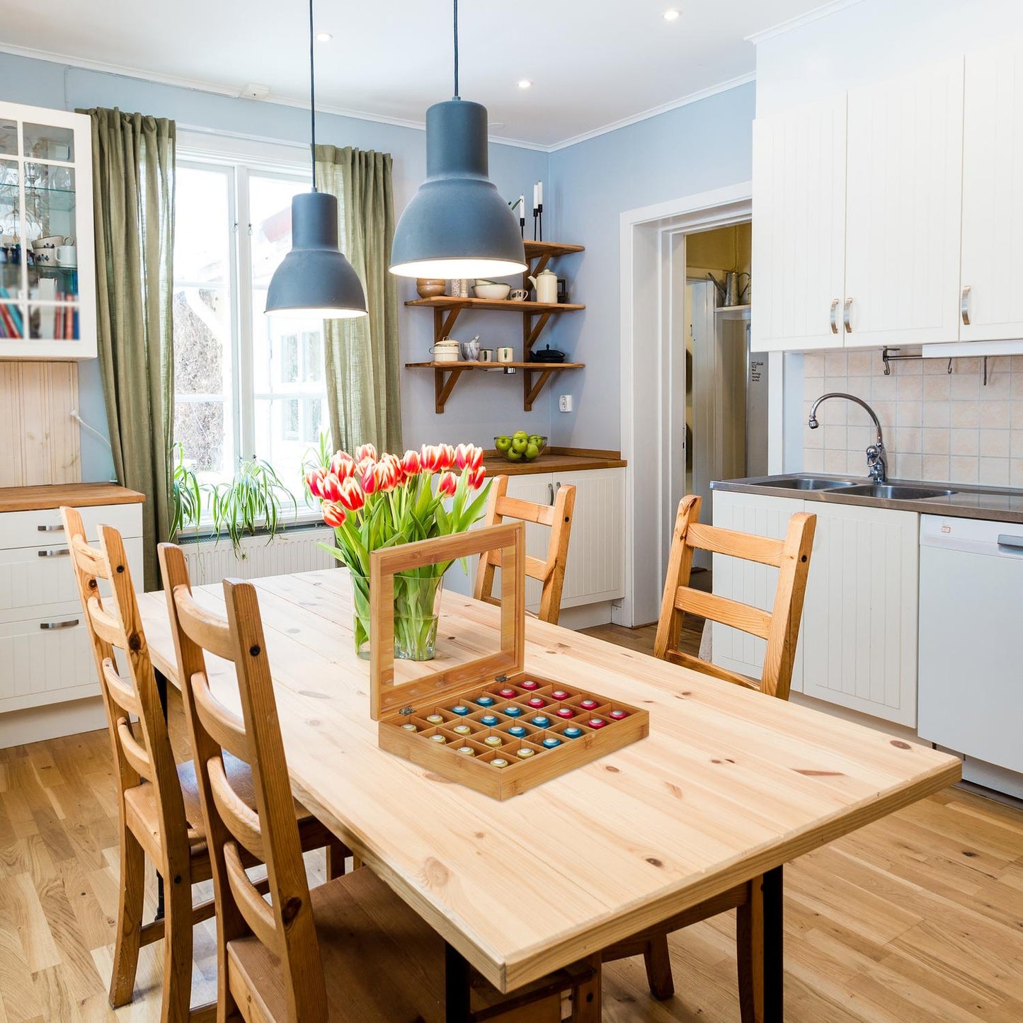 Capsule box in bamboo with 24 compartments