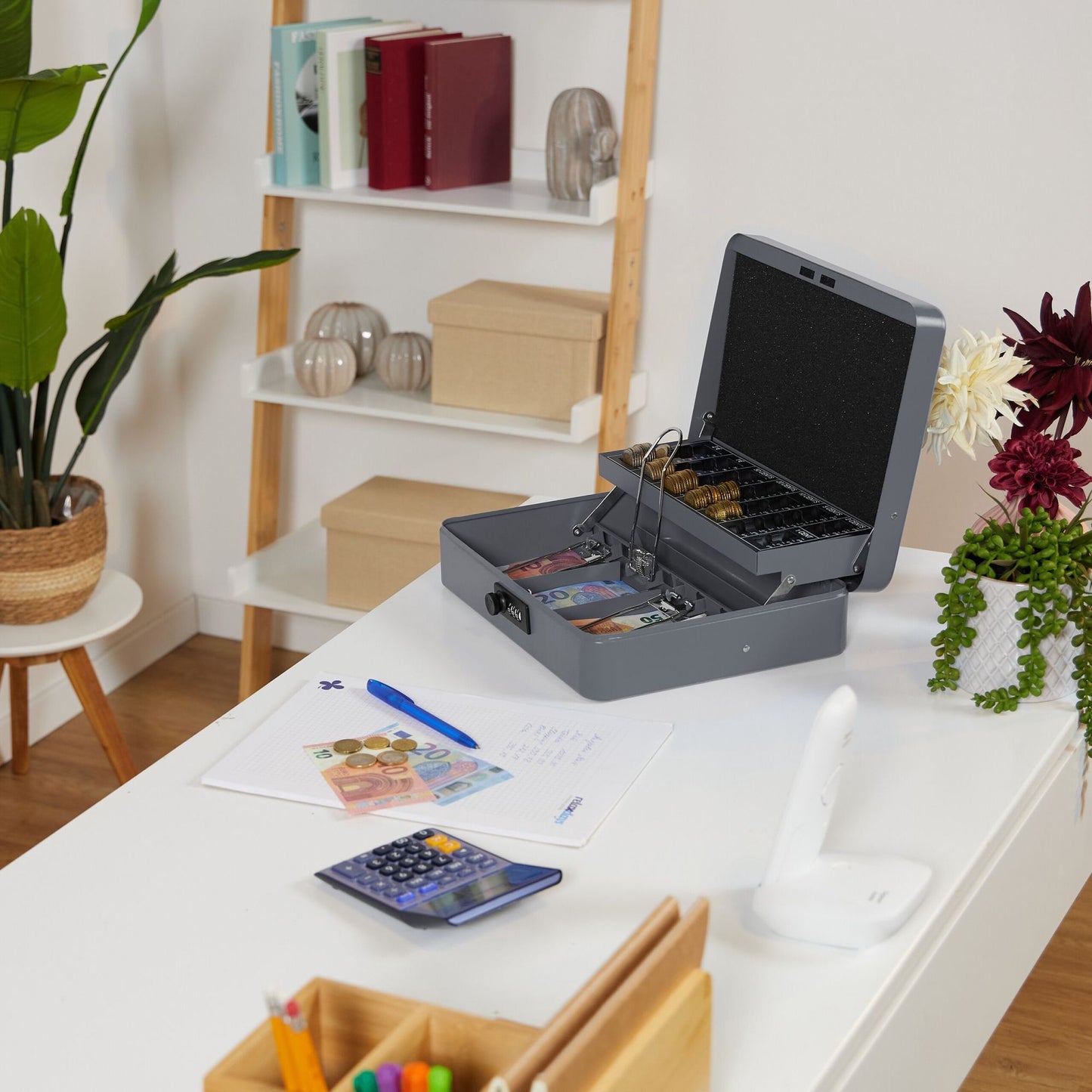 Cash drawer with combination